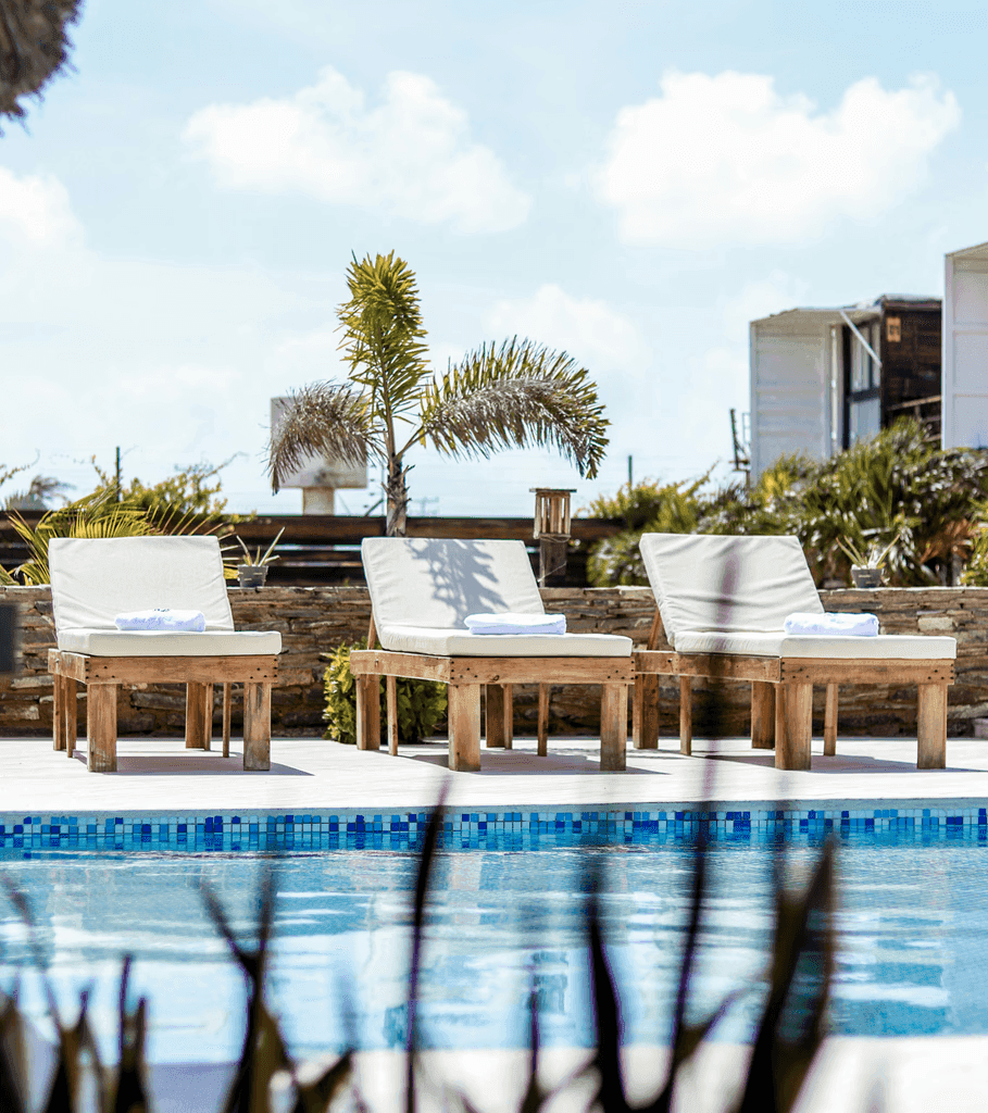 POOLSIDE ESCAPE